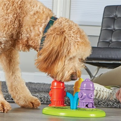 Brightkins Spinning Hydrants Treat Puzzle - Best4pets.nl